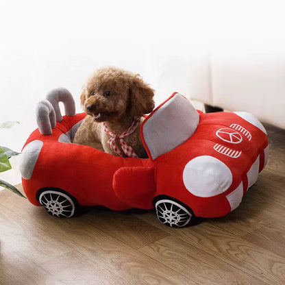 Lit pour chien en forme de voiture avec caniche